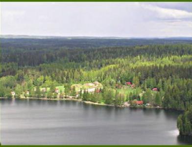 Aulangon Lomakylä - Hämeenlinna - 4х звездочный кемпинг расположенный на берегу озера Aulanko. Ресторан, банкетный зал, рыбалка, торфяные ванны и многое др.